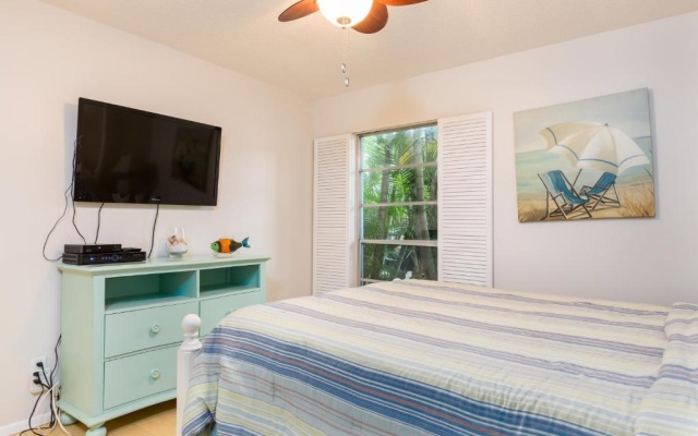 photo 3 of Crescent Street 1138 A, pet-friendly, 2 bedrooms, Pool, Walk to the beach