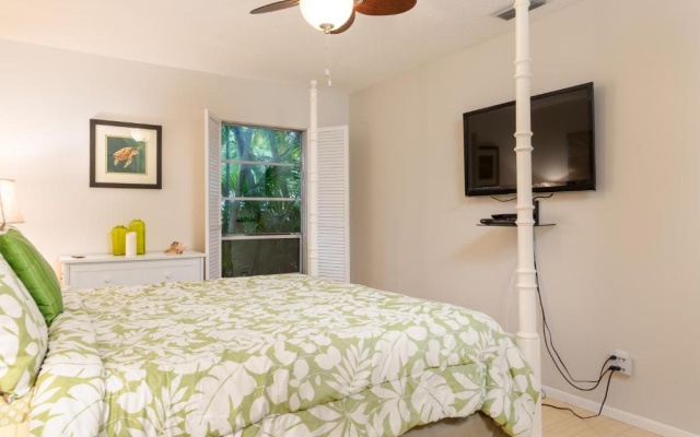 photo 4 of Crescent Street 1138 A, pet-friendly, 2 bedrooms, Pool, Walk to the beach