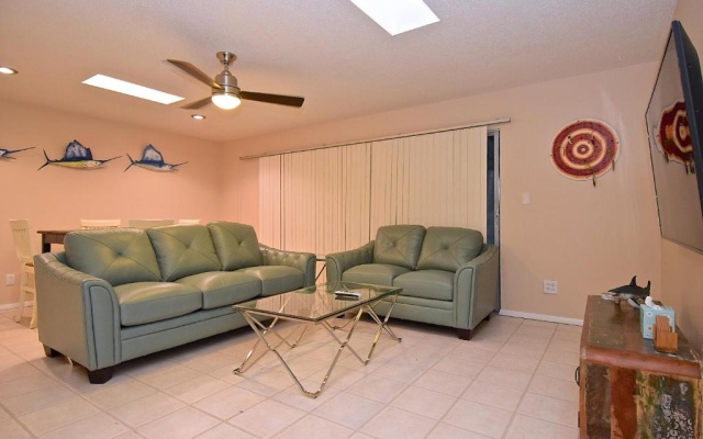 photo 2 of Crescent Street 1138 B, Walk to the beach, Pool, 1 Bedroom, Pet Friendly