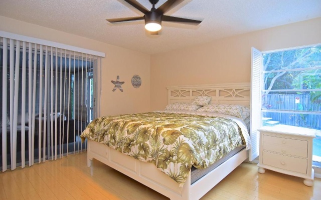 photo 3 of Crescent Street 1138 B, Walk to the beach, Pool, 1 Bedroom, Pet Friendly