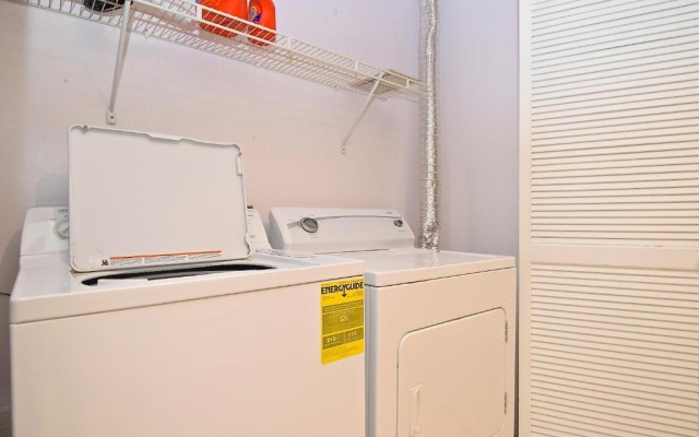 photo 4 of Crescent Street 1138 B, Walk to the beach, Pool, 1 Bedroom, Pet Friendly