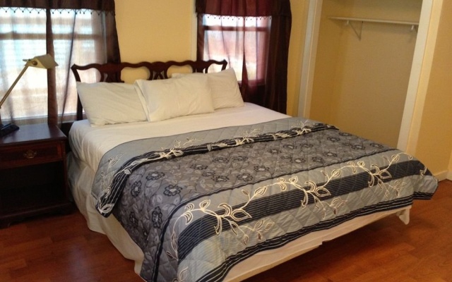 photo 3 of Crest Inn Suites & Cottages
