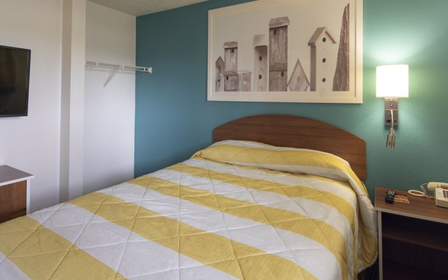 photo 4 of InTown Suites Extended Stay Baton Rouge