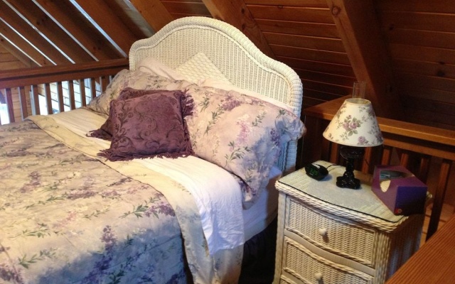 photo 2 of Cricket Hill Lodge & Cabins