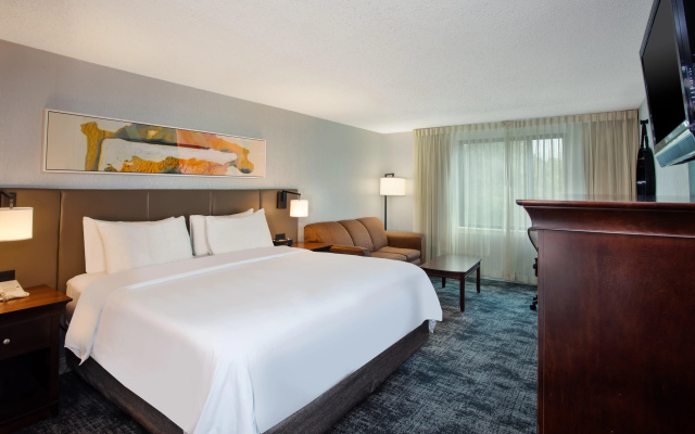 photo 4 of Crowne Plaza Hotel Chicago-Northbrook