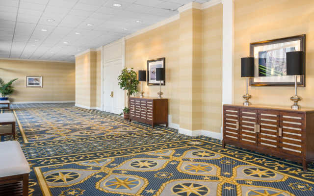 photo 2 of Crowne Plaza Hampton-Marina