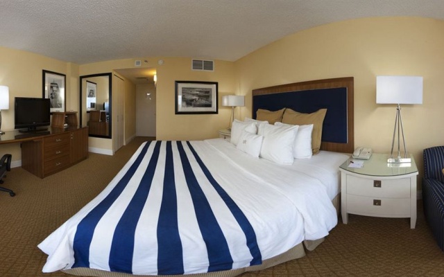 photo 4 of Crowne Plaza Hampton-Marina