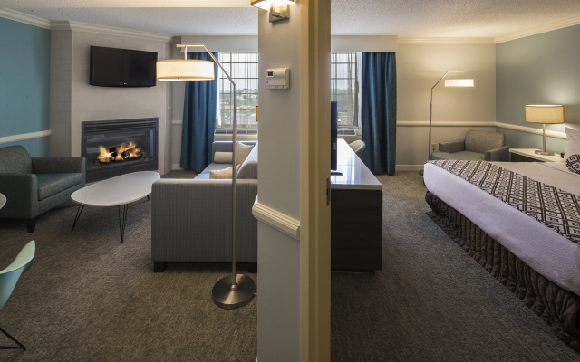 photo 3 of Crowne Plaza Suites Pittsburgh South by IHG