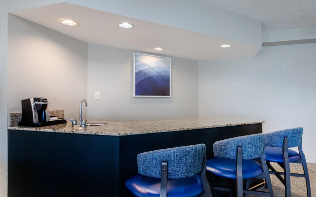 photo 3 of Crowne Plaza Melbourne - Oceanfront, an IHG Hotel