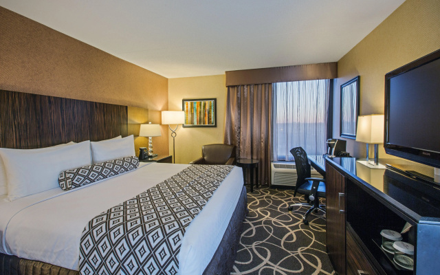 photo 3 of Crowne Plaza Newark Airport by IHG