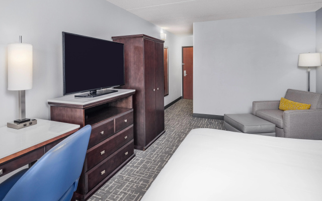 photo 4 of Crowne Plaza Milwaukee Airport by IHG