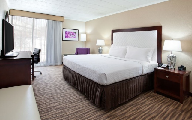 photo 4 of Crowne Plaza Pittsburgh West-Green Tree