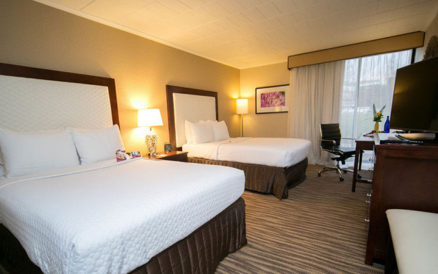 photo 5 of Crowne Plaza Pittsburgh West-Green Tree