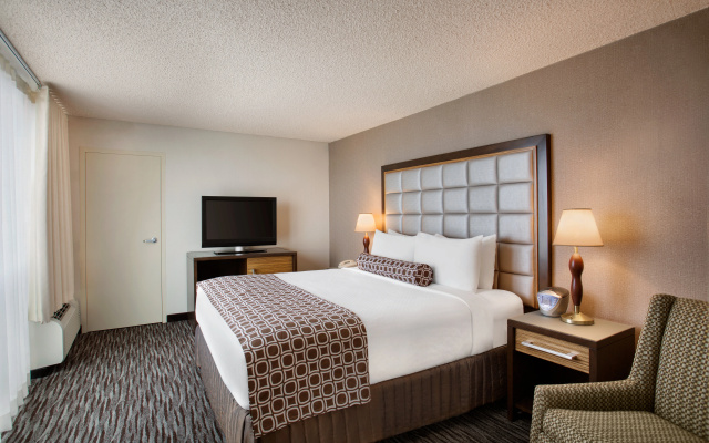 photo 3 of Crowne Plaza San Francisco Airport by IHG