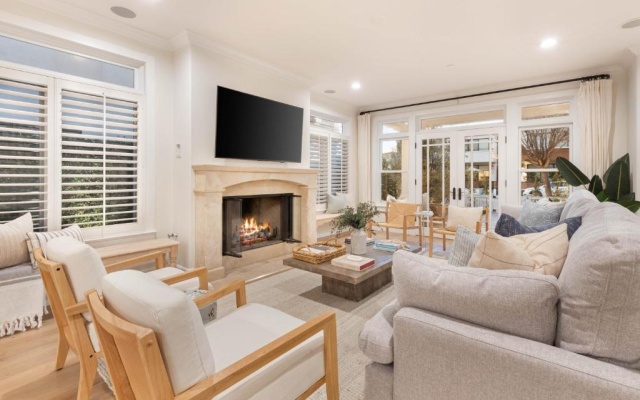 photo 2 of Crystal Cove by Avantstay Gorgeous & Charming Newport Home!