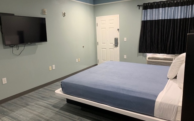 photo 5 of Crystal Suites