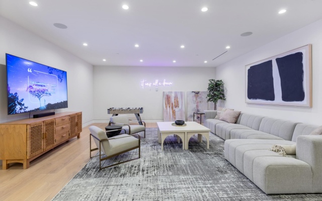 photo 3 of Curson Modern