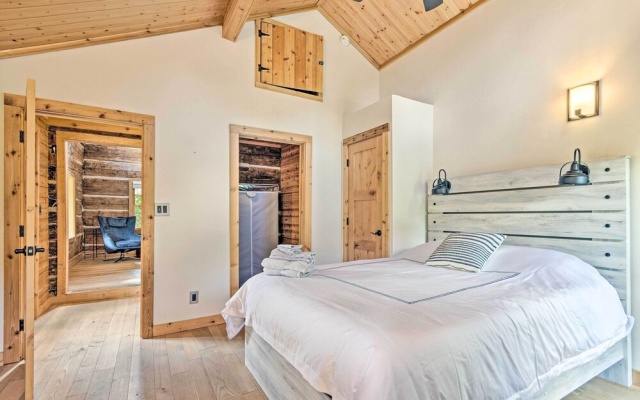 photo 4 of Custom Creekside Cabin 15 Mi From Asheville!