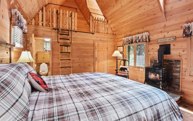 photo 5 of Dancing Cubs Camp - Hot Tub 2 Bedroom Cabin by Redawning