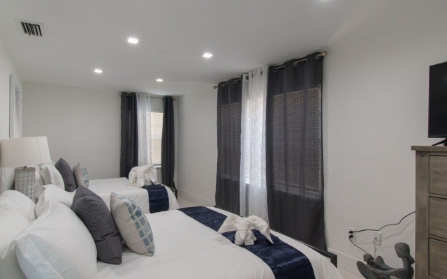 photo 4 of Dania Beach Beauty 3BR with Hot Tub