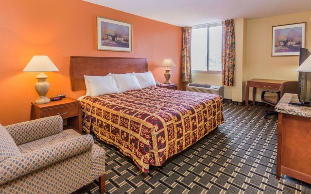 photo 3 of Days Hotel & Conference Center by Wyndham Danville