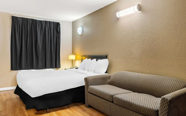 photo 3 of Signature Inn Danville