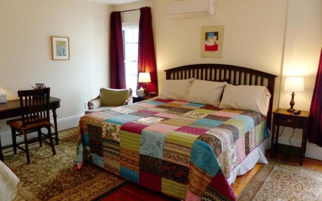 photo 3 of Davis Square Inn
