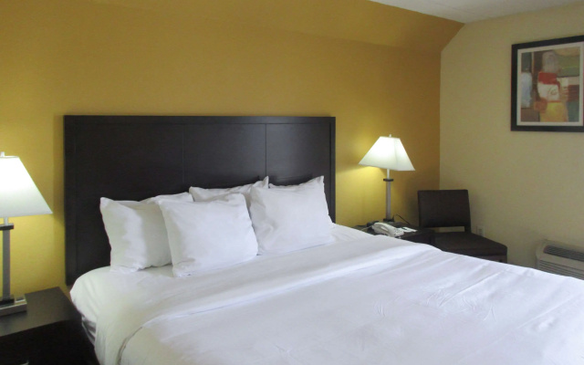 photo 3 of Quality Inn & Suites Cincinnati Uptown Norwood