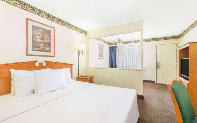 photo 5 of Executive Inn & Suites