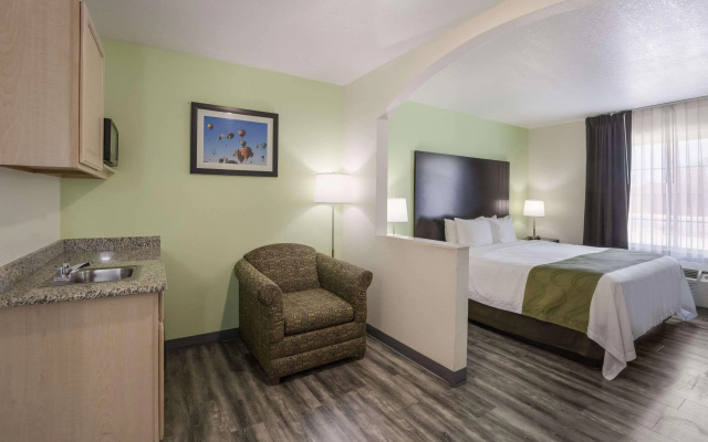 photo 5 of Quality Inn & Suites Clayton, NM