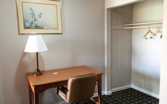 photo 5 of Motel 6 Englewood