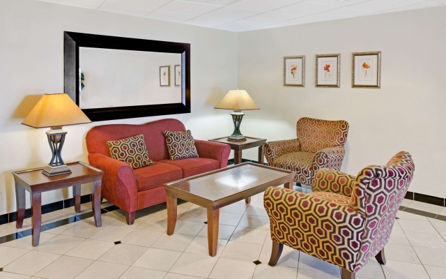 photo 2 of Days Inn & Suites by Wyndham Laurel Near Fort Meade