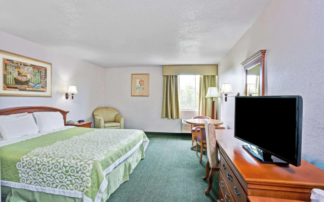 photo 3 of Days Inn & Suites by Wyndham Fullerton