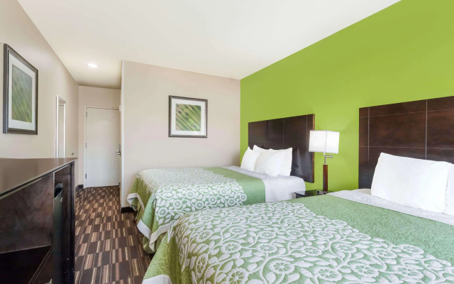 photo 2 of Days Inn & Suites By Wyndham Jamaica Jfk Airport