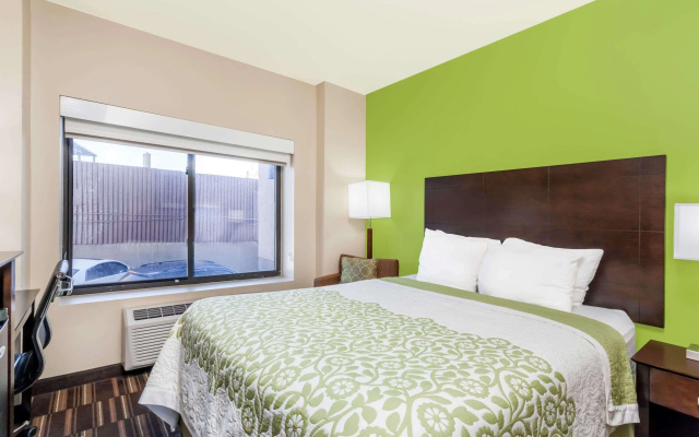 photo 3 of Days Inn & Suites By Wyndham Jamaica Jfk Airport