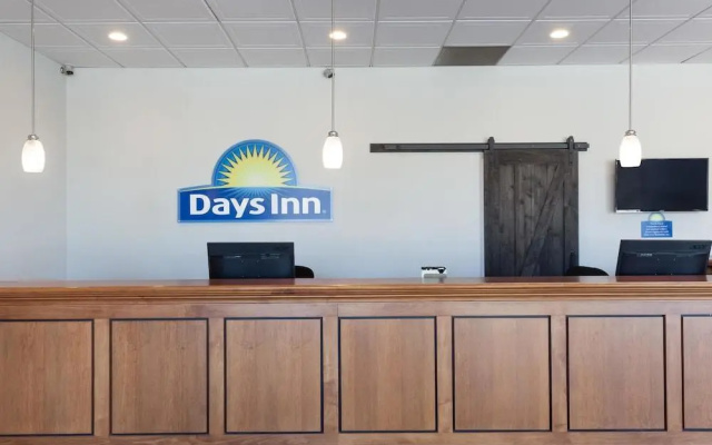 photo 2 of Days Inn And Suites Lancaster Amish Country