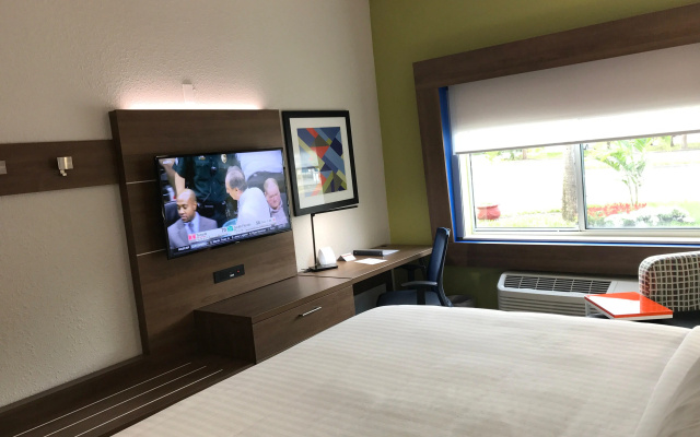 photo 2 of Holiday Inn Express Naples South I-75 by IHG