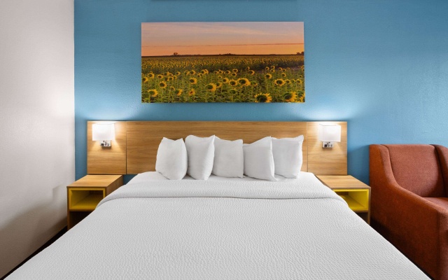 photo 3 of Days Inn & Suites by Wyndham Northwest Indianapolis