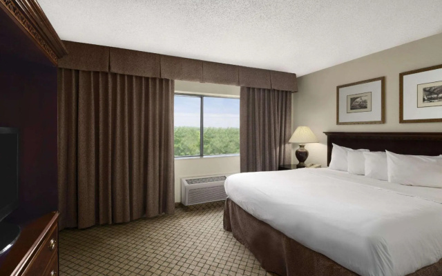 photo 2 of Days Inn & Suites Omaha NE