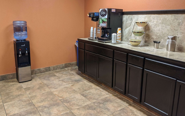 photo 2 of Days Inn & Suites by Wyndham Richfield