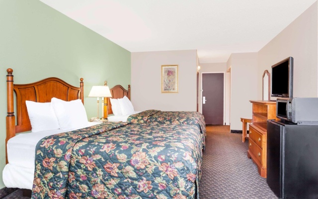 photo 3 of Days Inn & Suites by Wyndham SE Columbia Ft Jackson