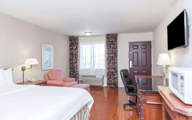 photo 5 of Days Inn & Suites by Wyndham Sunnyvale