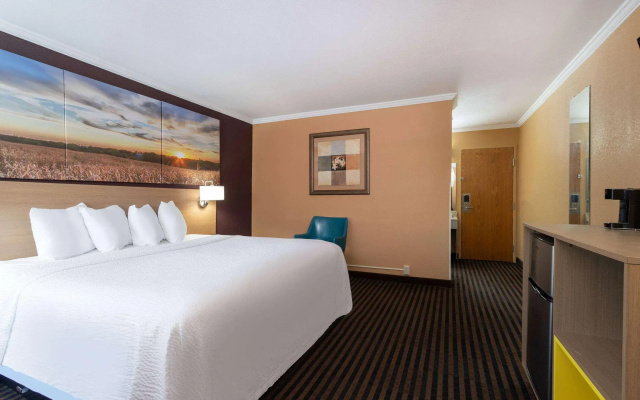 photo 5 of Days Inn by Wyndham Anderson IN