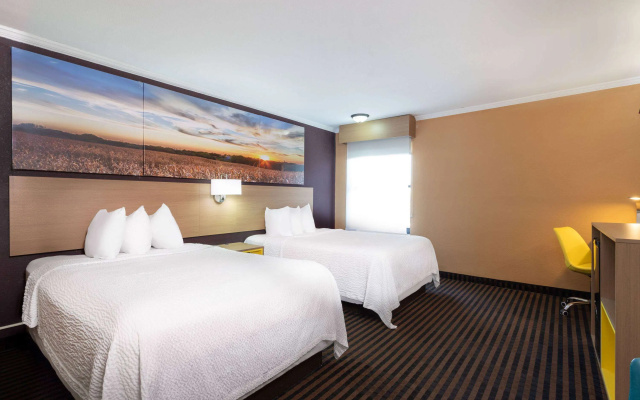 photo 5 of Days Inn by Wyndham Anderson IN