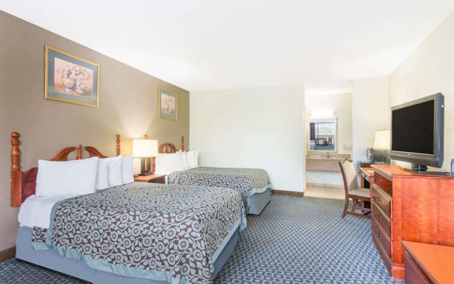 photo 5 of Days Inn by Wyndham Arlington Pentagon
