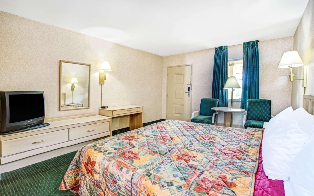 photo 3 of Days Inn by Wyndham Arlington/Washington DC