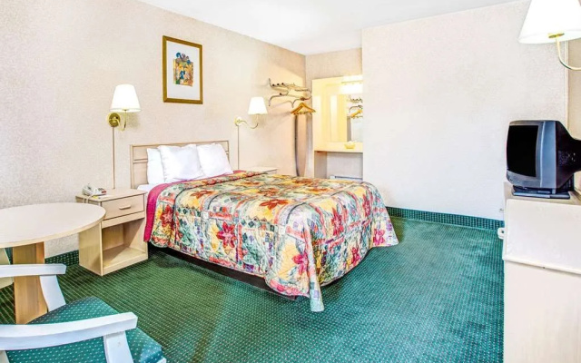photo 3 of Days Inn by Wyndham ArlingtonWashington DC