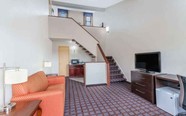 photo 4 of Days Inn by Wyndham Woodbury Long Island