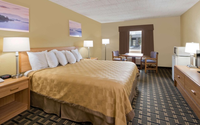 photo 4 of Days Inn by Wyndham Batavia Darien Lake Theme Park