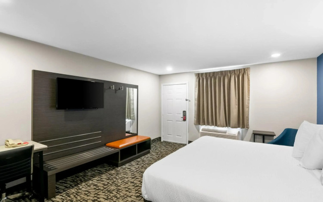 photo 4 of Econo Lodge Bethel - Danbury